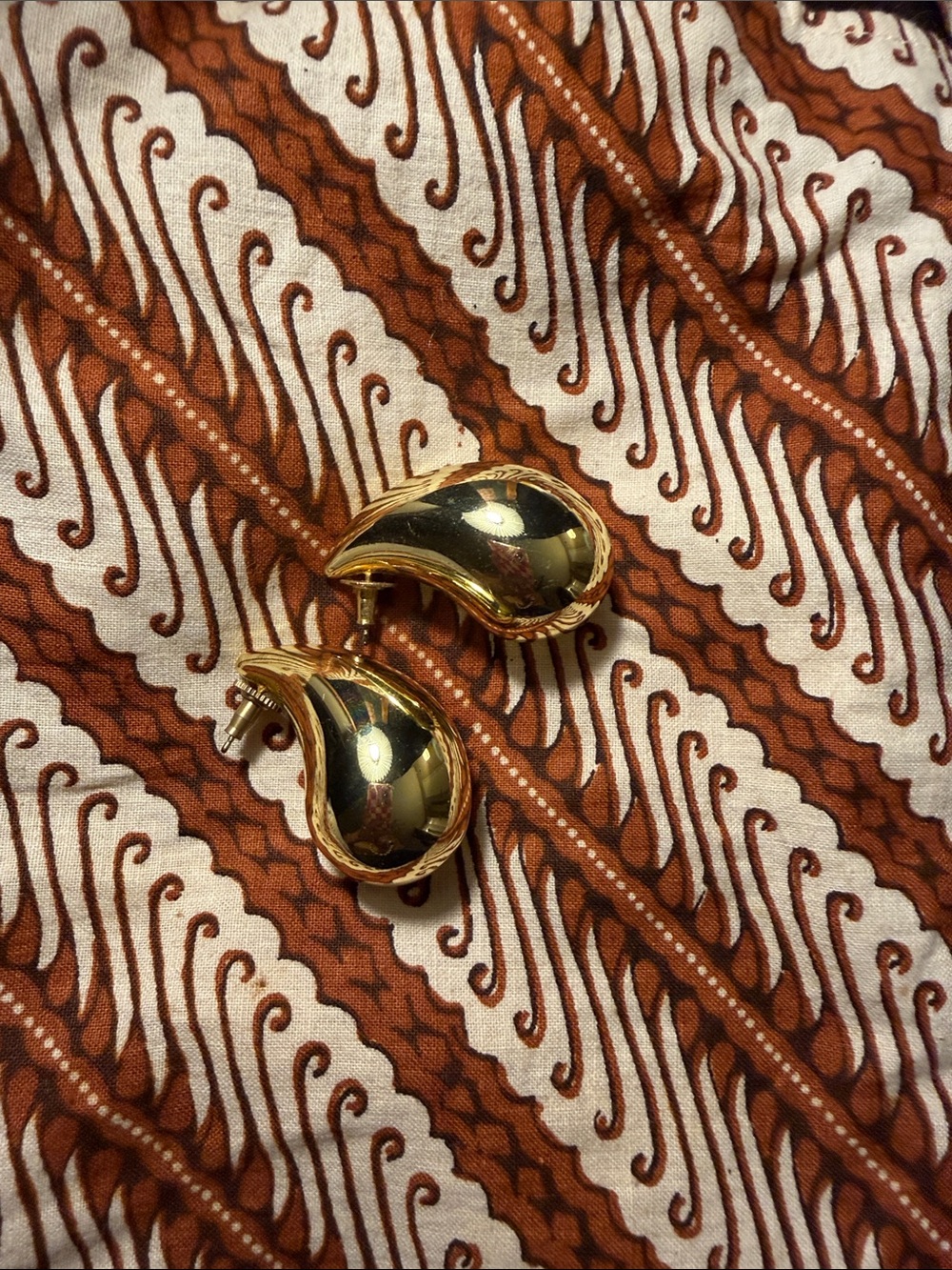 Bottega inspired water drop earring gold